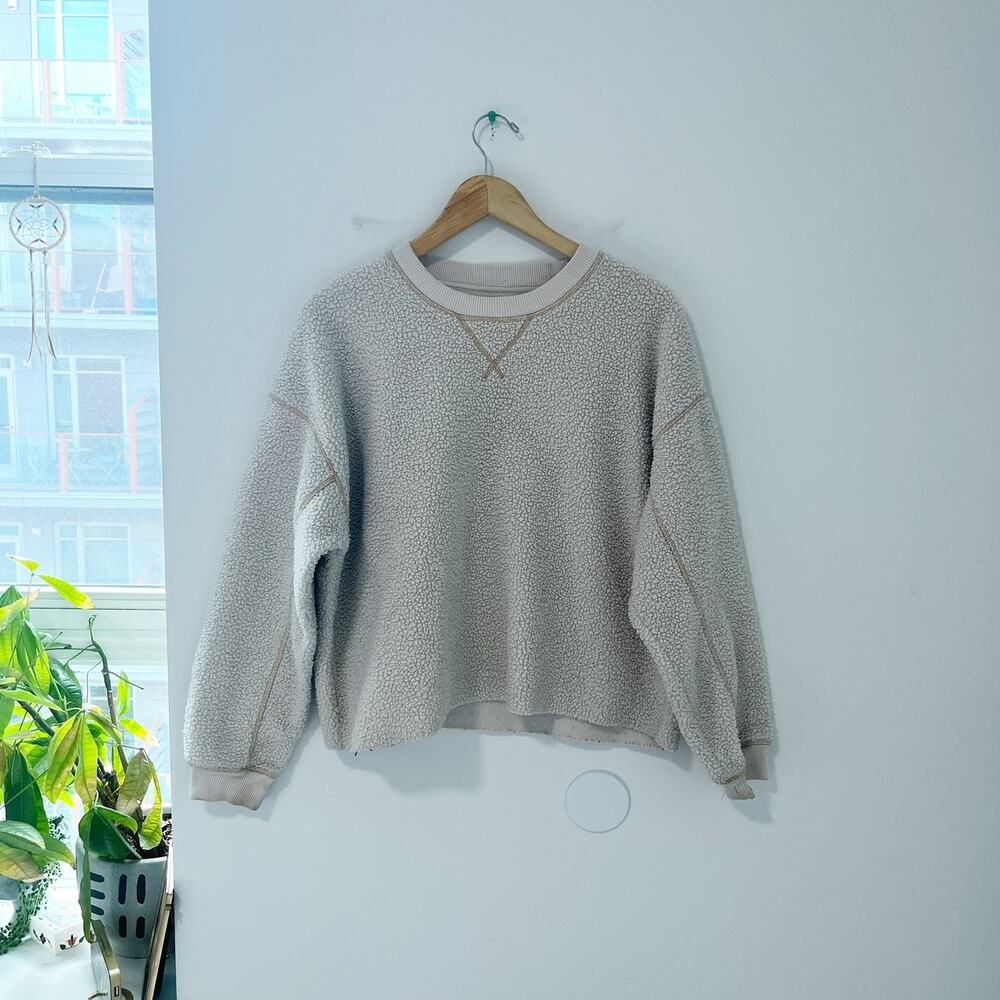 American Eagle White Fuzzy Teddy Cropped Sweatshirt Size Medium